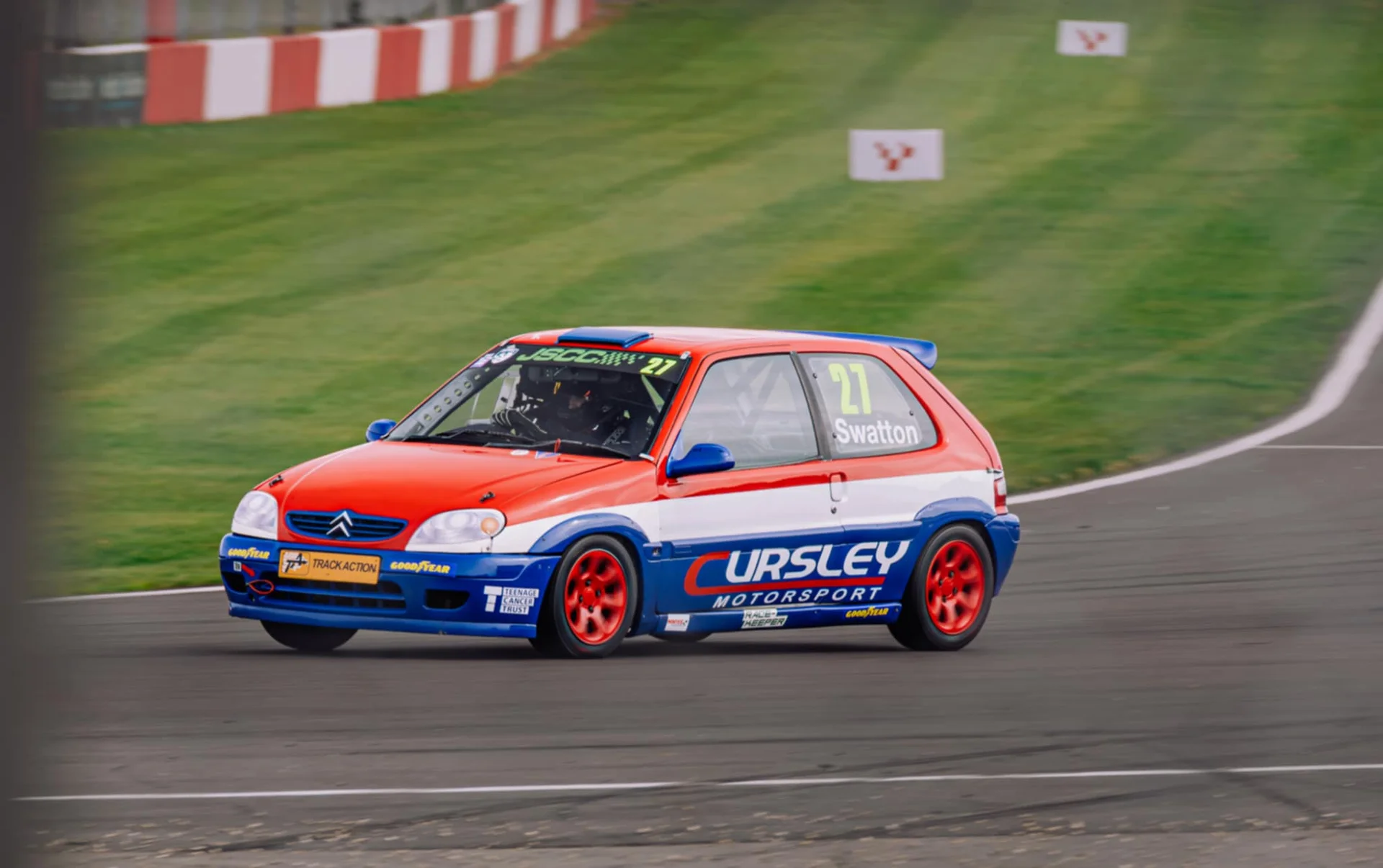 Matthew Swatton navigates Redgate corner in his first ever race - Donington Park - March 2025